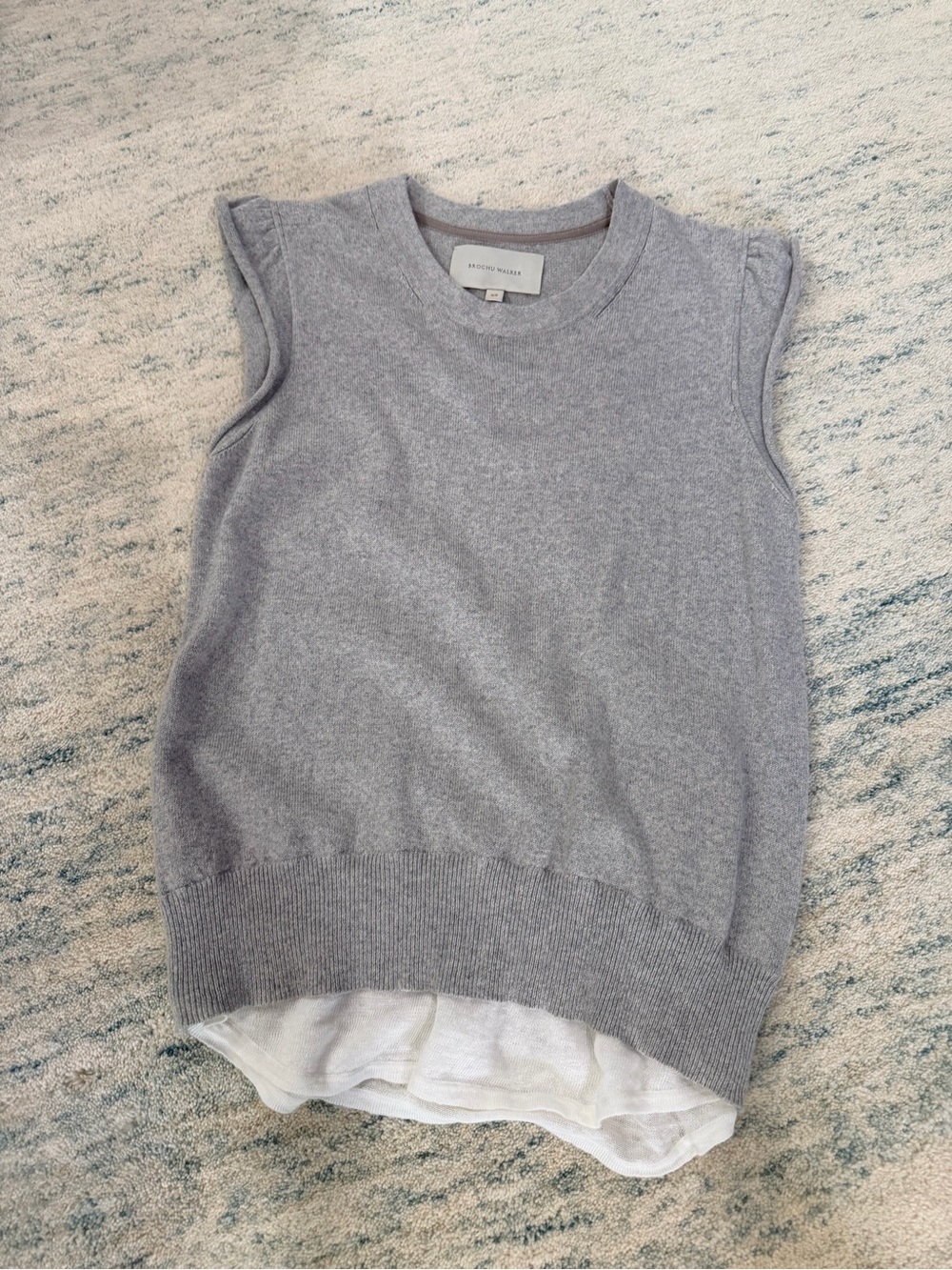 Sleeveless Cashmere top in Heather Gray